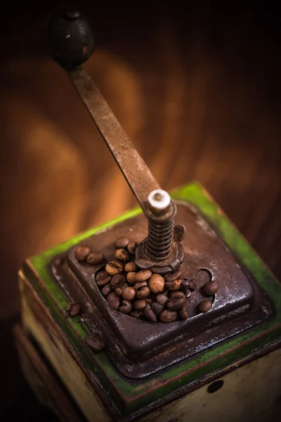 Vintage moedor de café vista de perto — Fotografia de Stock