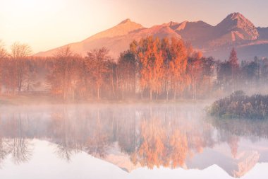 Sunrise ışık yüksek dağlar tepeler Tatra Dağları'nda hits