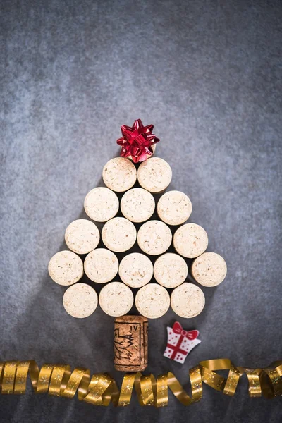 Kerstboom gemaakt van natuurlijke wijnkurken — Stockfoto