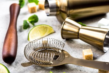 İçecekler ve kokteyller yapmak için malzemeler