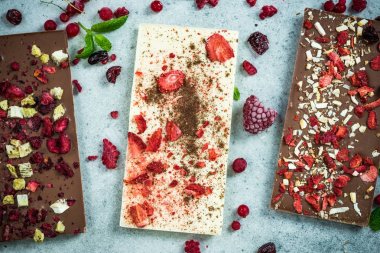 El yapımı diyet çikolata barlar Kuruyemiş ile