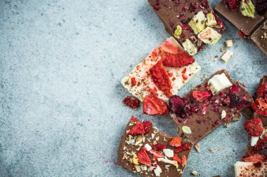 Esnaf el yapımı çikolata parçaları, sınır arka plan