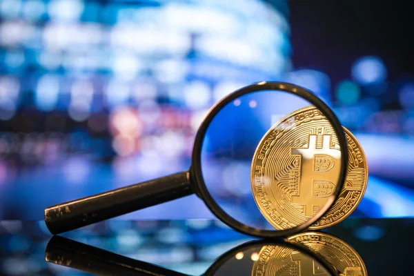 Bitcoin under the magnifier, investment risk concept — Stock Photo, Image