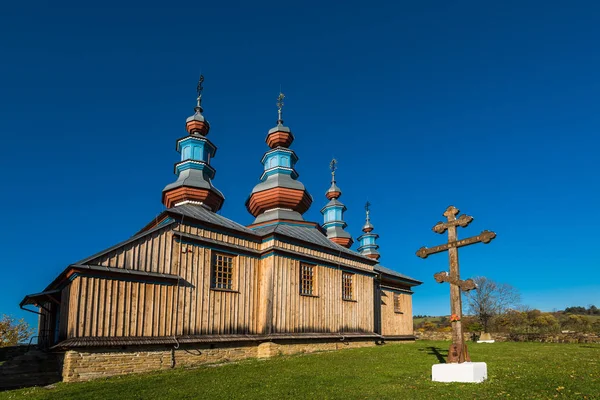 Православні дерев'яні церкви в Команчанська регіоні гори Бещади, Польща — стокове фото