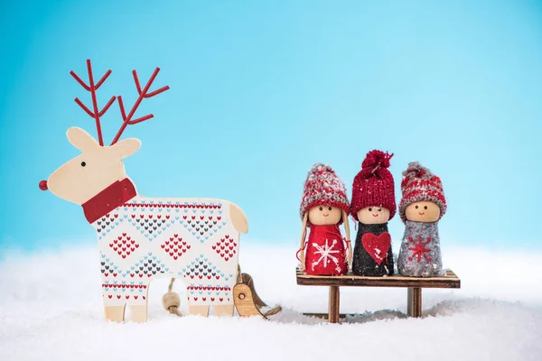 Happy family play together in snow — Stock Photo, Image