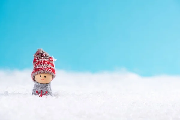 Little boy smiling in snow — Stock Photo, Image