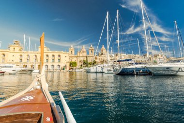 Geleneksel ahşap tekne gördüm Malta marina