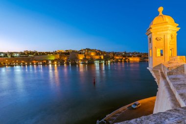 Guardiola bahçeleri Kulesi ve Valletta, Malta üzerinden görünüm