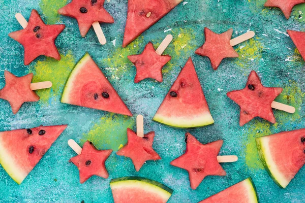 Watermeloen slices en ster vormen ijslollys — Stockfoto
