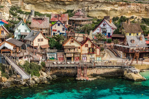 Casas coloridas en Anchor Bay, Popeye Village, Malta —  Fotos de Stock