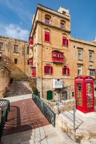 Όμορφη κατοικημένη περιοχή στην παλιά πόλη της Βαλέτα, Μάλτα — Φωτογραφία Αρχείου