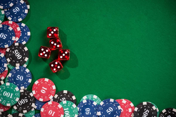 Казино покер чіпси і дюйми — стокове фото