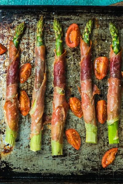 Prosciutto-ham asperges gewikkeld — Stockfoto