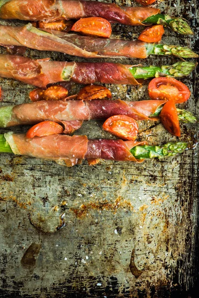 Gegrilde asperges en prosciutto-ham — Stockfoto