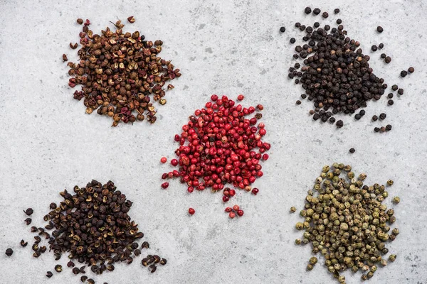 Alle soorten peper zaden, specerijen concept — Stockfoto