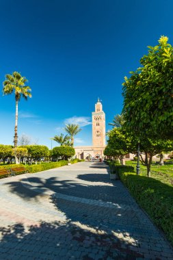 Koutoubia Mosqie Marrakesh, Morocco bahçeli