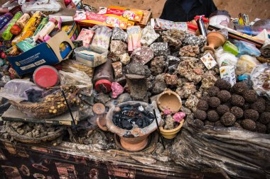 Sokak wendor durak tütsü, reçine ve parfüm