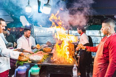 Barbekü Izgara gıda durak Fas, üzerinde ateş