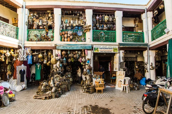 I venditori espongono il loro mestiere in Marocco — Foto Stock