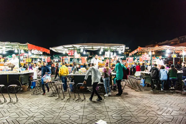 モロッコの夜に通りの屋台 — ストック写真