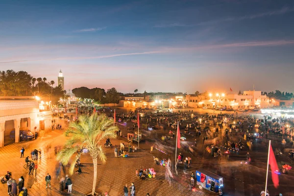 Puesta de sol sobre el mercado de Jamaa El Fna, Marrakech, Marruecos —  Fotos de Stock