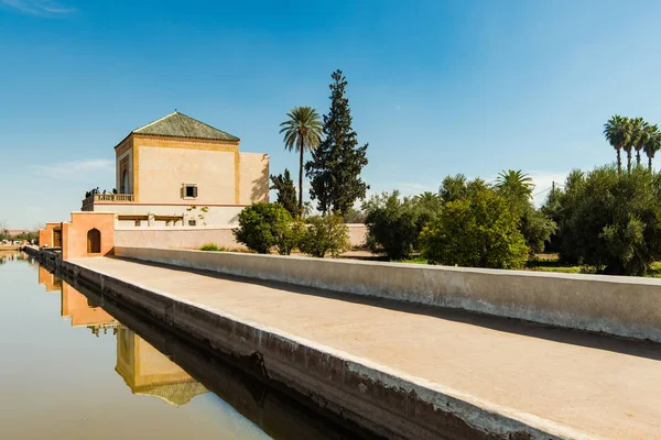 Pabellón Saadiano Jardines de Menara en Marrakech, Marruecos, África — Foto de Stock