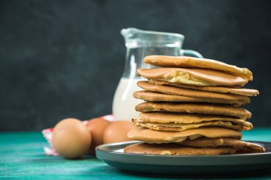 Yığın ve taze malzemeler krep yığını