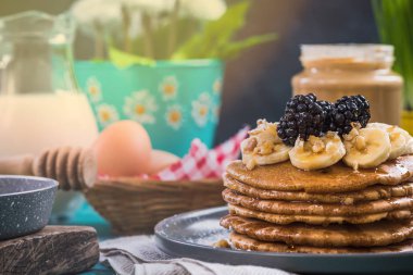 Bahar temalı masaya servis krep