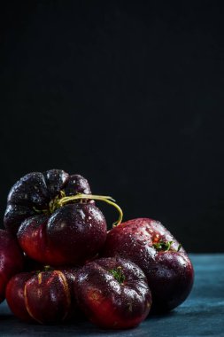 Karanlık olgun taze Crimea domates