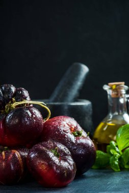 Karanlık olgun taze Crimea domates