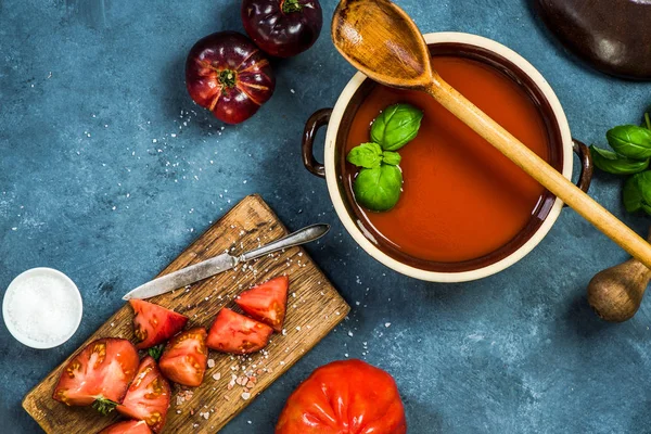 Mükemmel gaspaço veya domates çorbası için malzemeler