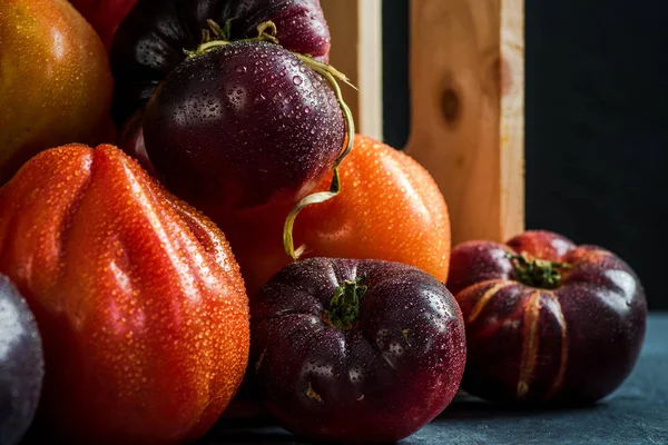 Рынок свежих продуктов помидоры — стоковое фото