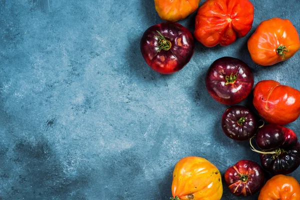 Rijpe tomaten grens achtergrond — Stockfoto