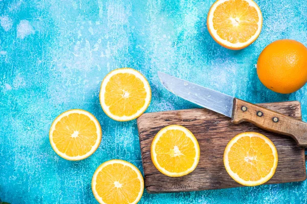 Cutting fresh orange fruits — Stock Photo, Image