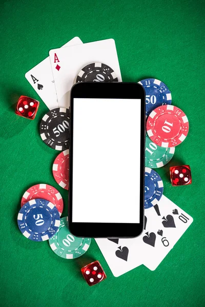 Азартні ігри на мобільному телефоні глузують — стокове фото