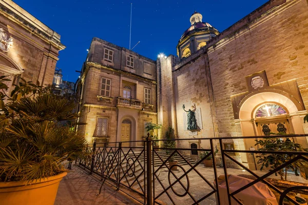 Εκκλησία του Αγίου Λαυρεντίου τη νύχτα, πόλη Vittoriosa, Μάλτα — Φωτογραφία Αρχείου