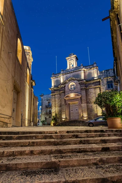 Iglesia de San Lorenzo iluminada en Birgu, Malta — Foto de Stock