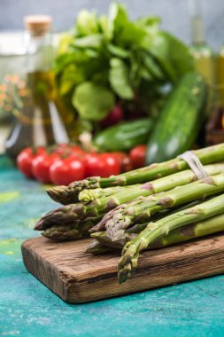 Taze bahar sebze, yeşil kuşkonmaz