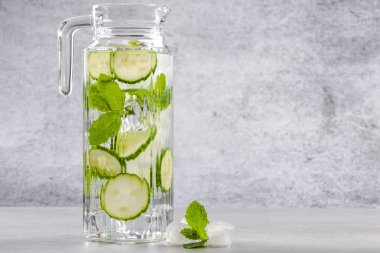 Resfreshing ve sağlıklı yaz içeceği