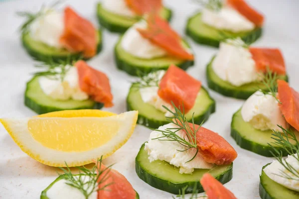 Smoked salmon, cottage cheese and cucumber snack