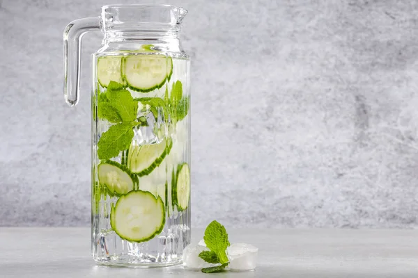 Resfreshing ve sağlıklı yaz içeceği