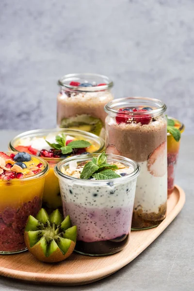 Olgun meyve ve superfoods kavanoz