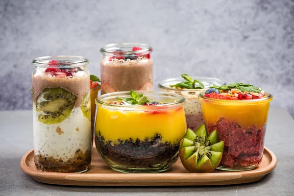 Olgun meyve ve superfoods kavanoz