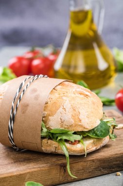 Topuz taze salata ile götürün