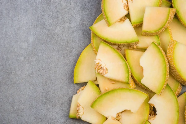 Rodajas de melón fresco frontera fondo de los alimentos —  Fotos de Stock