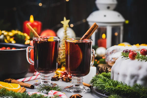 Warme glühwein. Feestelijke Geest. Kerstviering — Stockfoto