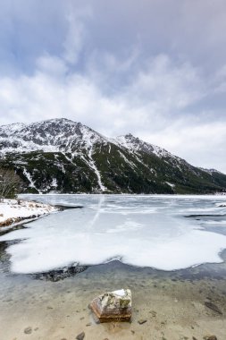 Donmuş Göl Morskie Oko veya Polonya 'da Deniz Gözü Gölü