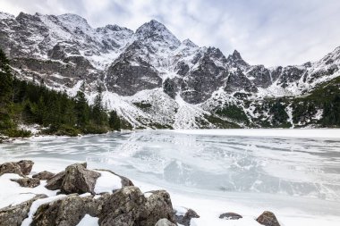 Donmuş Göl Morskie Oko veya Polonya 'da Deniz Gözü Gölü