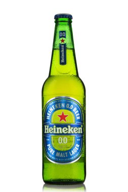 Tarnow, Polonya - 01 Şubat 2020: Bir şişe soğuk Heineken Non-