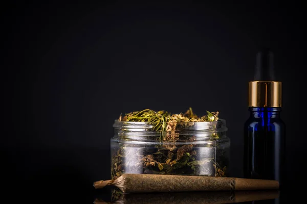 Σταγονομετρήστε με Cbd Cannabidiol Oil. Mcannabis Μαριχουάνα Ιατρική Ex — Φωτογραφία Αρχείου